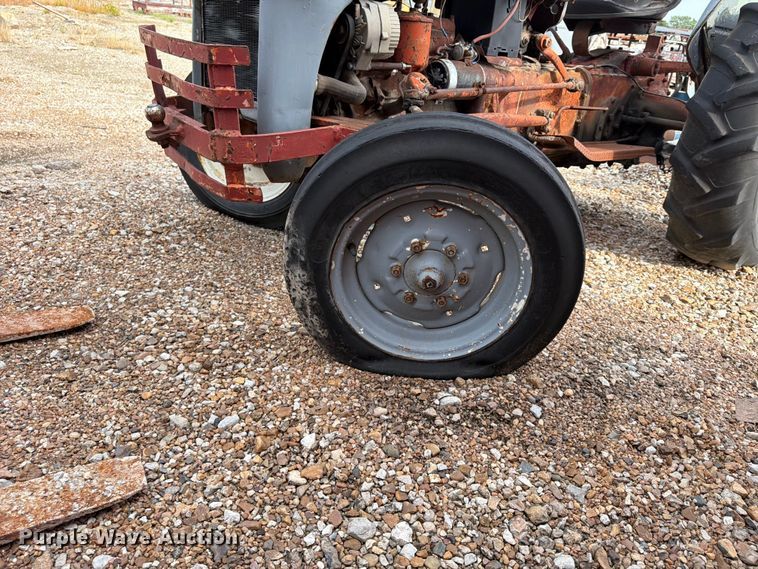 image for item FU4565 Ford tractor