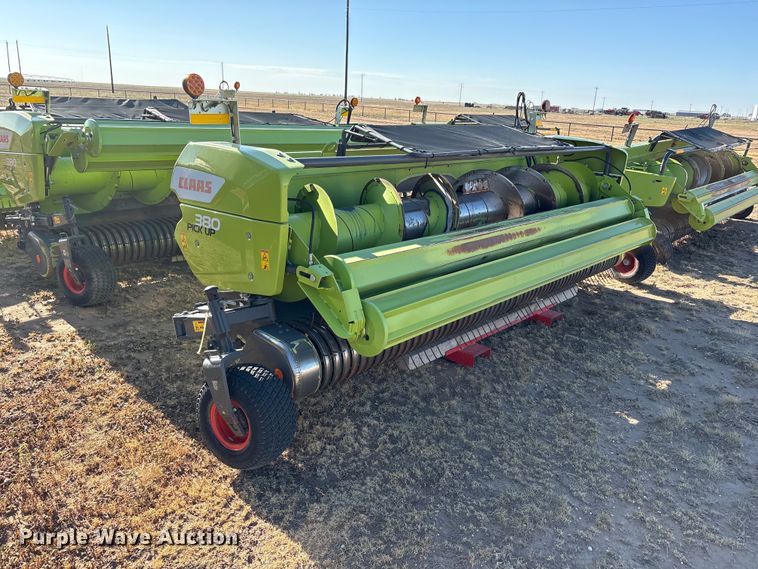 image for item JM9376 Claas 380 pickup head