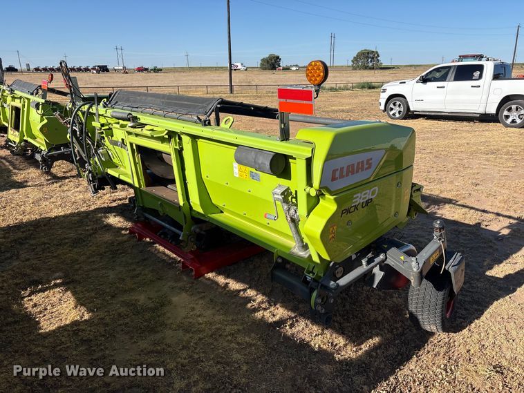image for item JM9376 Claas 380 pickup head