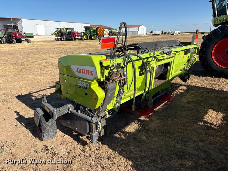 image for item JM9376 Claas 380 pickup head
