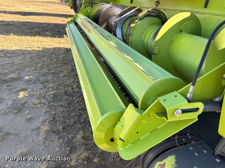 image for item JM9376 Claas 380 pickup head
