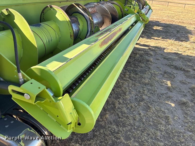 image for item JM9376 Claas 380 pickup head