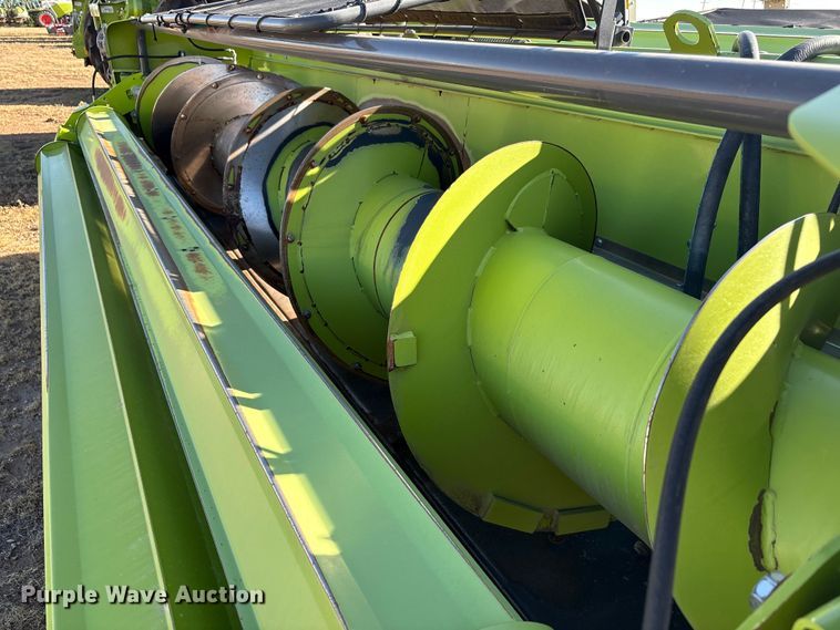 image for item JM9376 Claas 380 pickup head