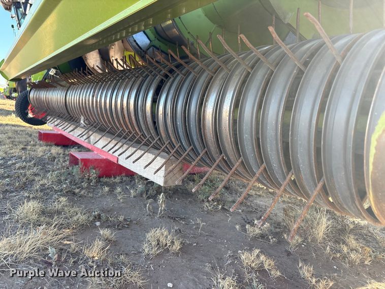 image for item JM9376 Claas 380 pickup head