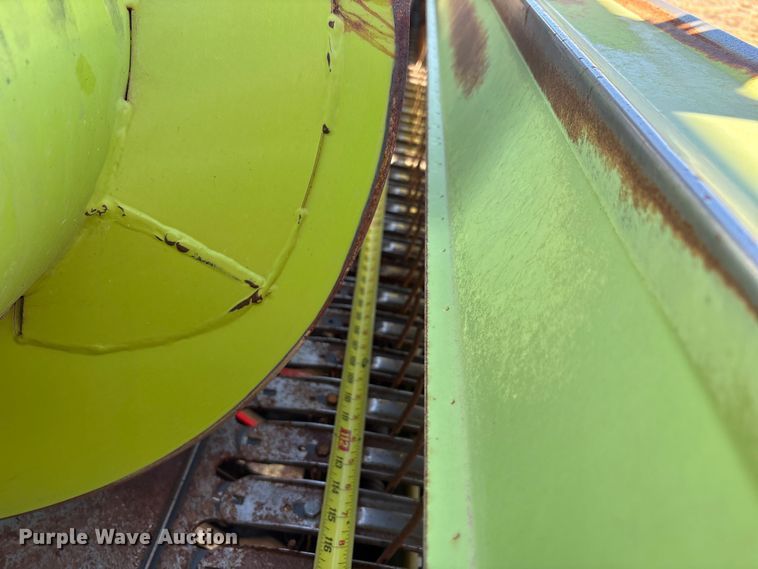 image for item JM9376 Claas 380 pickup head