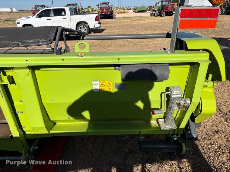image for item JM9376 Claas 380 pickup head