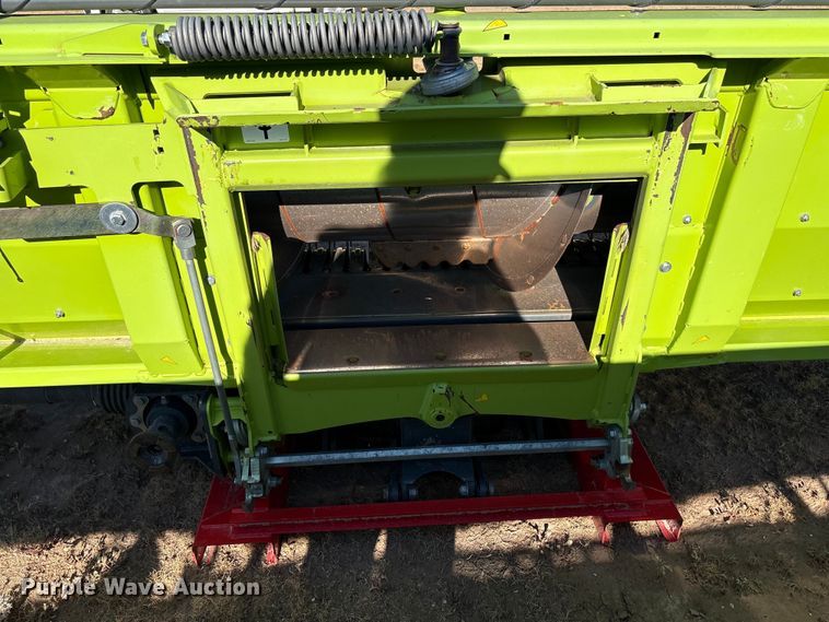 image for item JM9376 Claas 380 pickup head