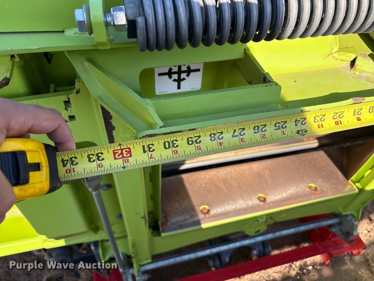 image for item JM9376 Claas 380 pickup head