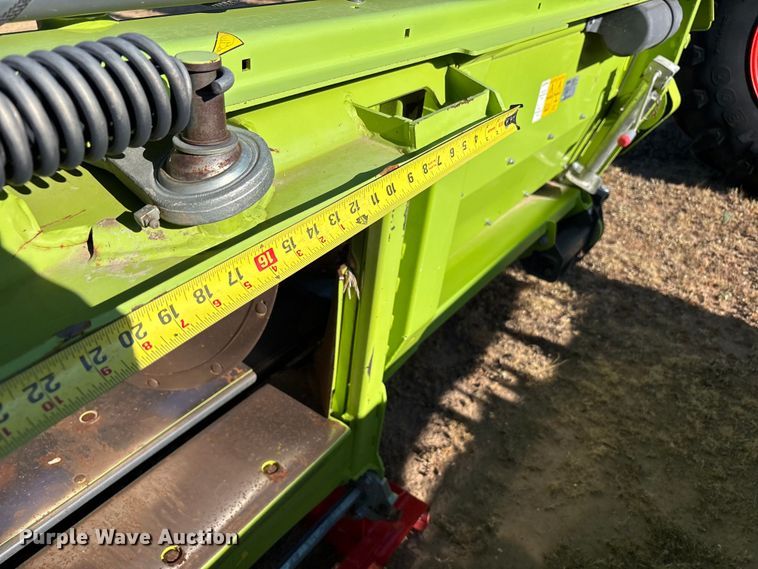 image for item JM9376 Claas 380 pickup head