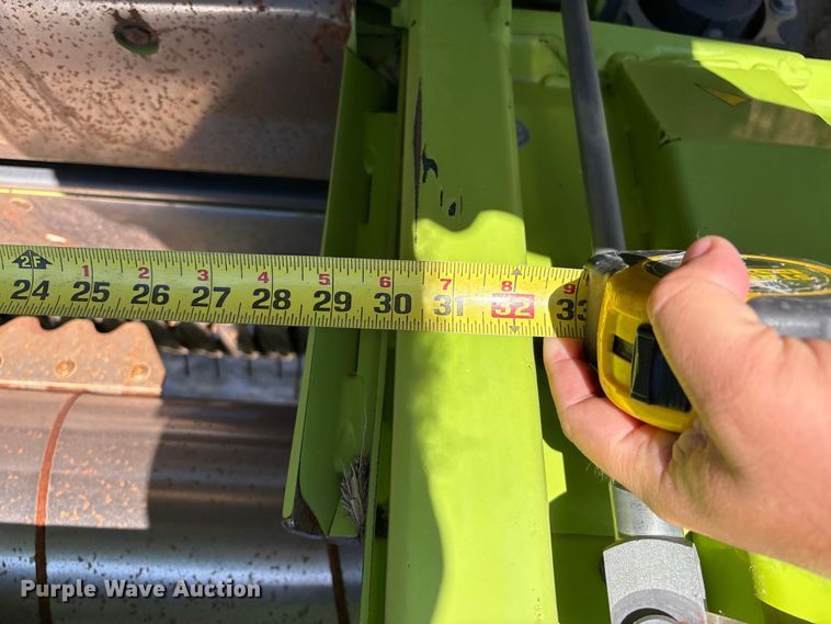 image for item JM9376 Claas 380 pickup head
