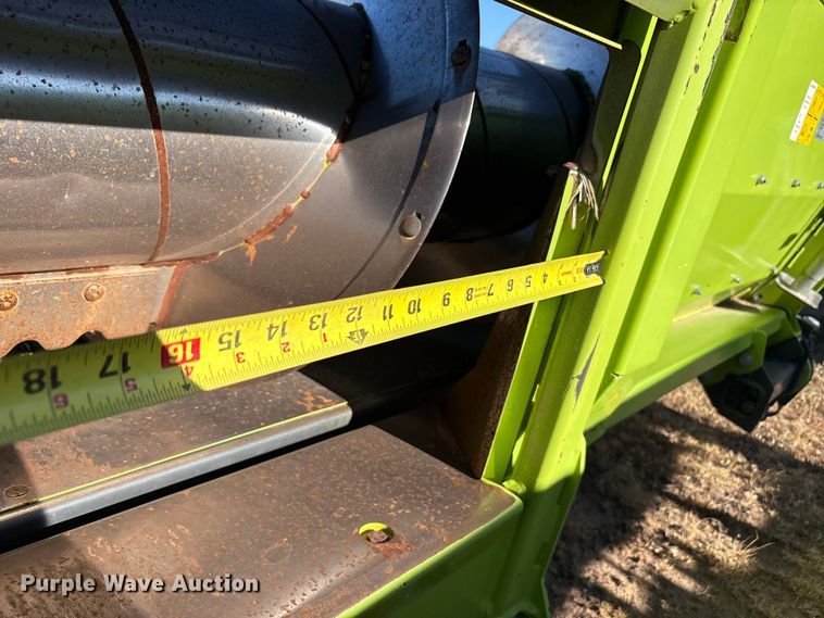 image for item JM9376 Claas 380 pickup head