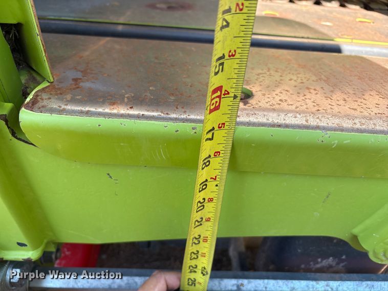 image for item JM9376 Claas 380 pickup head