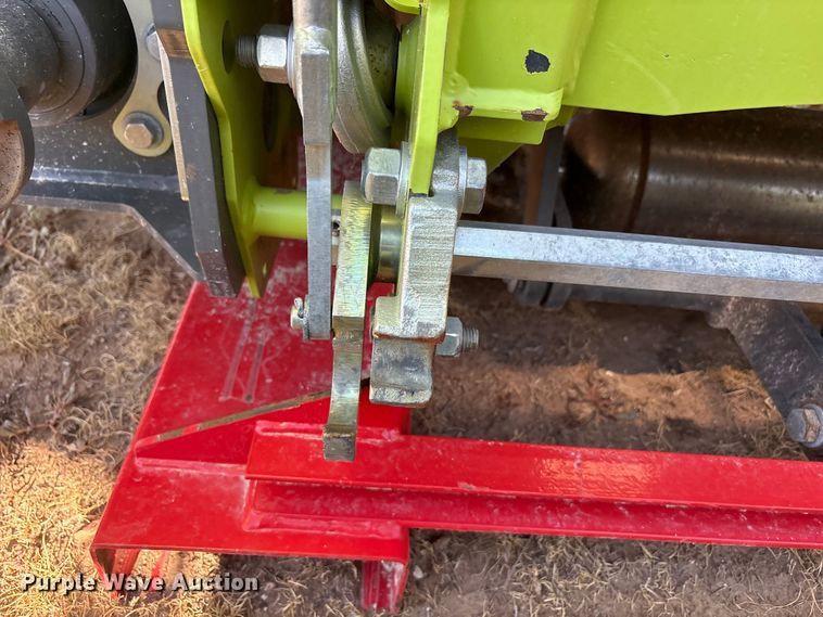 image for item JM9376 Claas 380 pickup head