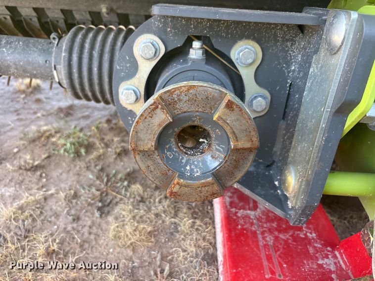 image for item JM9376 Claas 380 pickup head