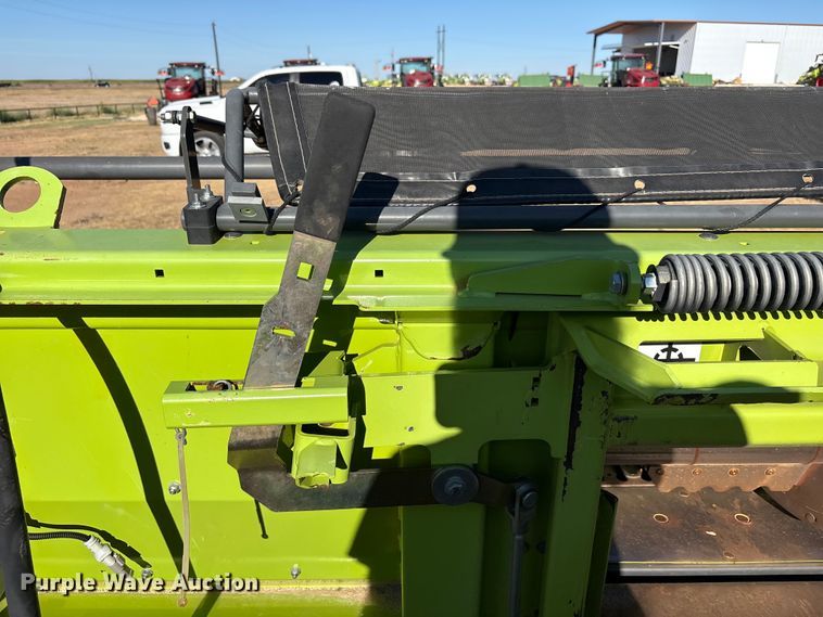 image for item JM9376 Claas 380 pickup head