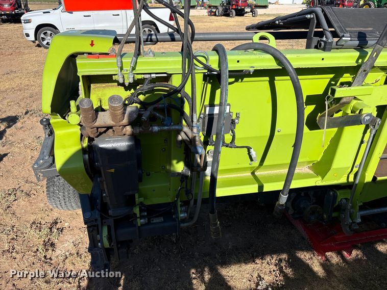 image for item JM9376 Claas 380 pickup head