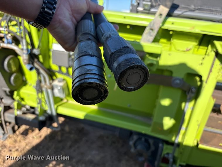 image for item JM9376 Claas 380 pickup head