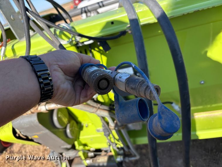image for item JM9376 Claas 380 pickup head