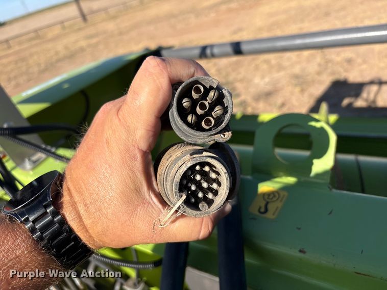 image for item JM9376 Claas 380 pickup head