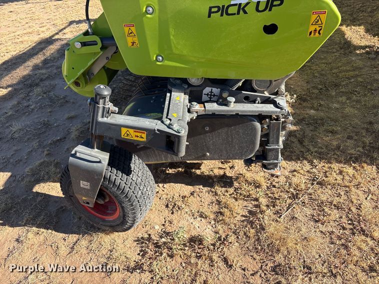image for item JM9376 Claas 380 pickup head