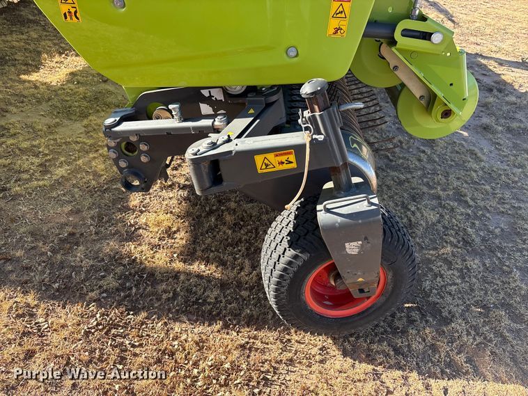 image for item JM9376 Claas 380 pickup head