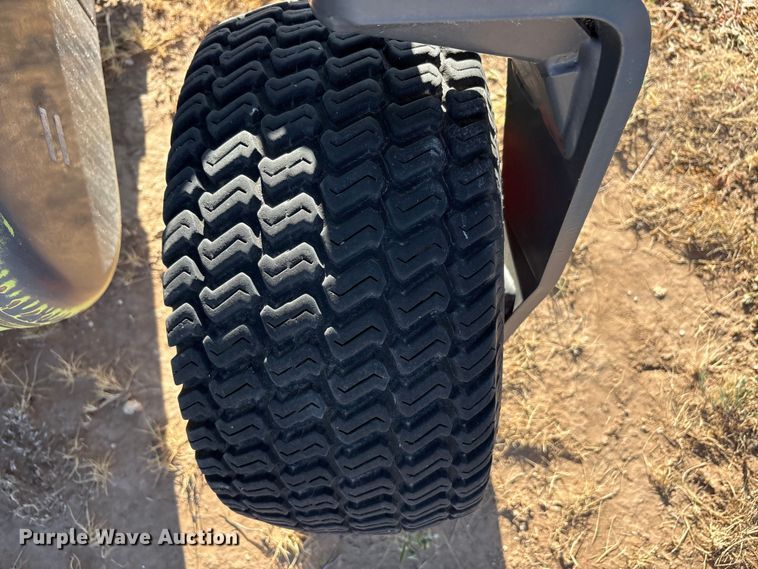 image for item JM9376 Claas 380 pickup head