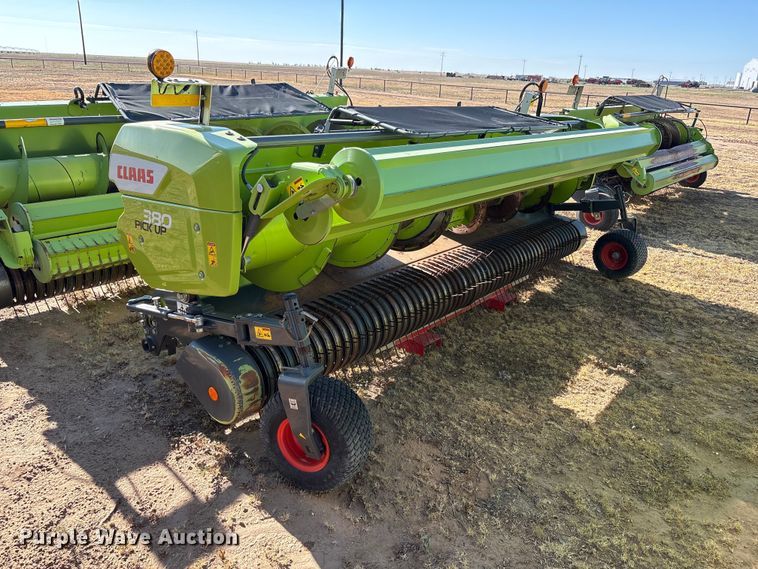 image for item JM9377 Claas 380 pickup head