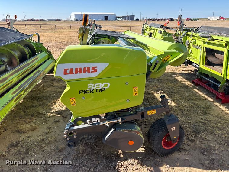 image for item JM9377 Claas 380 pickup head