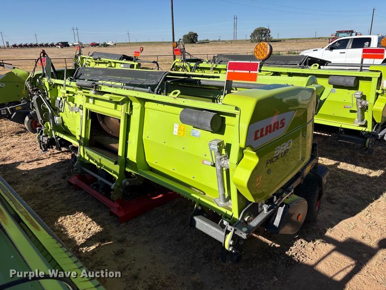 image for item JM9377 Claas 380 pickup head