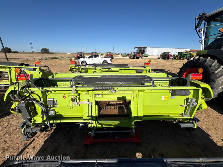 image for item JM9377 Claas 380 pickup head