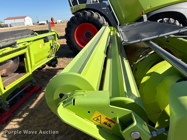 image for item JM9377 Claas 380 pickup head