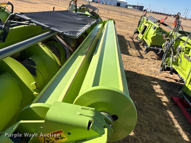 image for item JM9377 Claas 380 pickup head