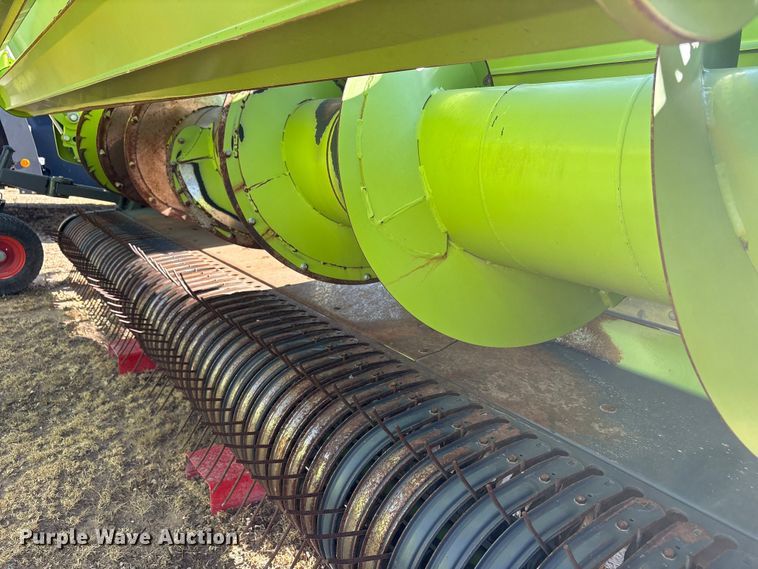 image for item JM9377 Claas 380 pickup head