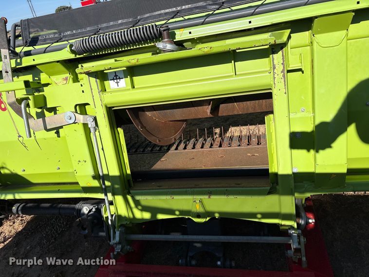 image for item JM9377 Claas 380 pickup head