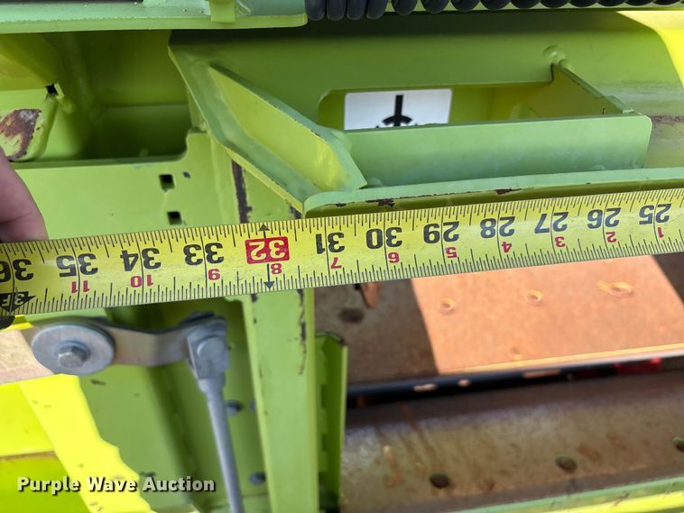 image for item JM9377 Claas 380 pickup head