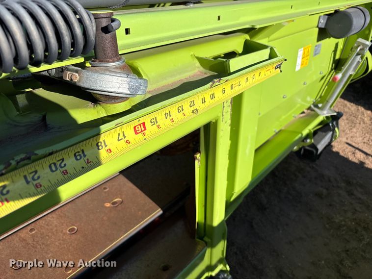 image for item JM9377 Claas 380 pickup head