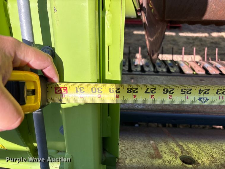 image for item JM9377 Claas 380 pickup head