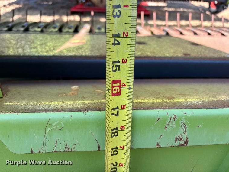 image for item JM9377 Claas 380 pickup head