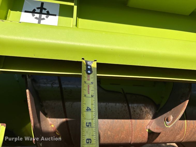 image for item JM9377 Claas 380 pickup head