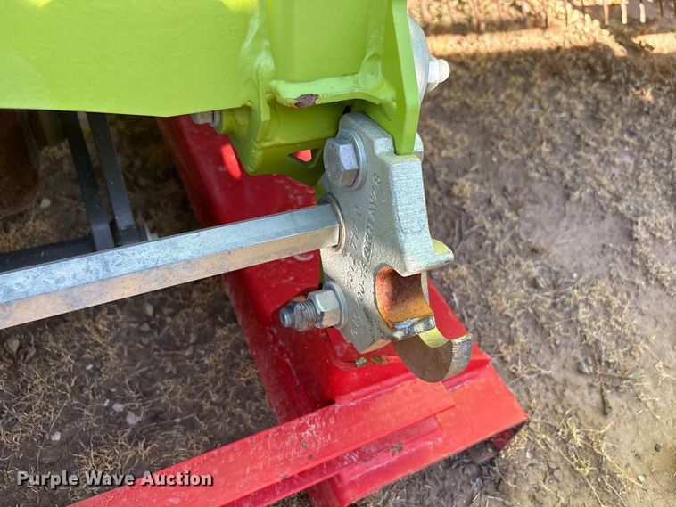 image for item JM9377 Claas 380 pickup head