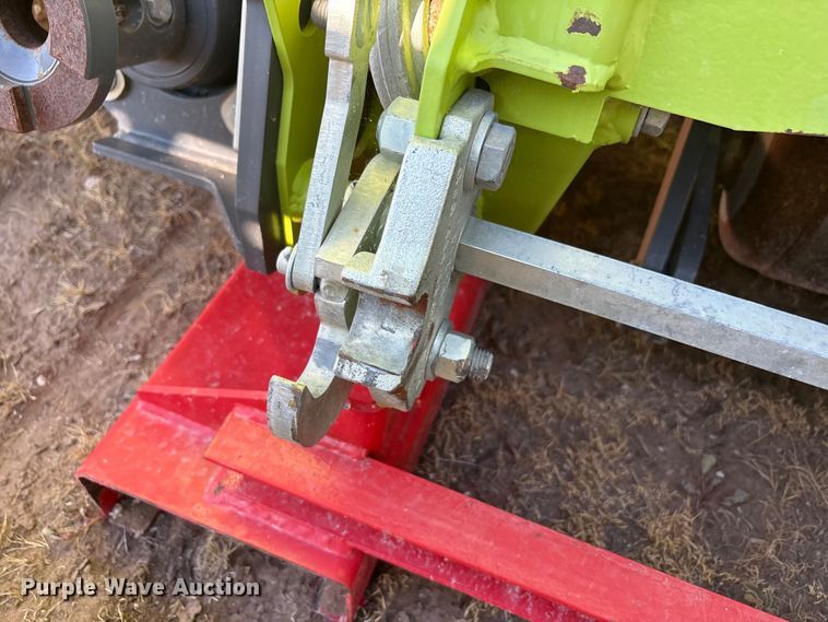 image for item JM9377 Claas 380 pickup head