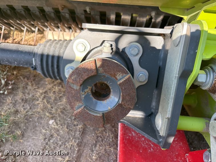 image for item JM9377 Claas 380 pickup head