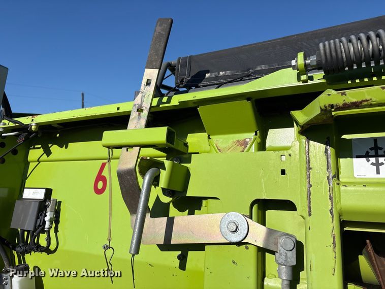 image for item JM9377 Claas 380 pickup head