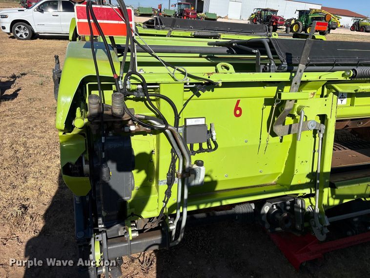 image for item JM9377 Claas 380 pickup head