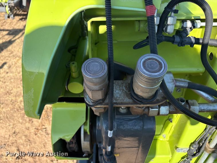 image for item JM9377 Claas 380 pickup head