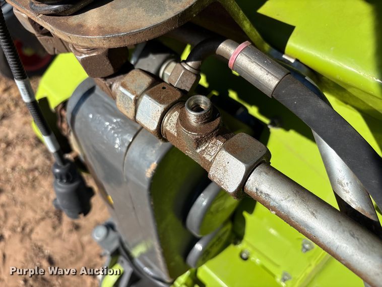 image for item JM9377 Claas 380 pickup head