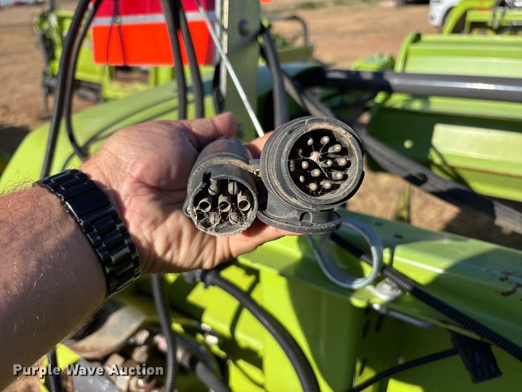 image for item JM9377 Claas 380 pickup head
