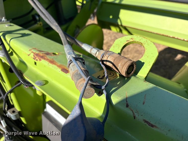 image for item JM9377 Claas 380 pickup head