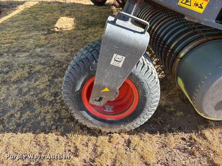 image for item JM9377 Claas 380 pickup head