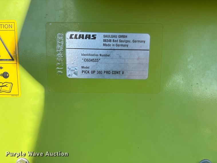 image for item JM9377 Claas 380 pickup head